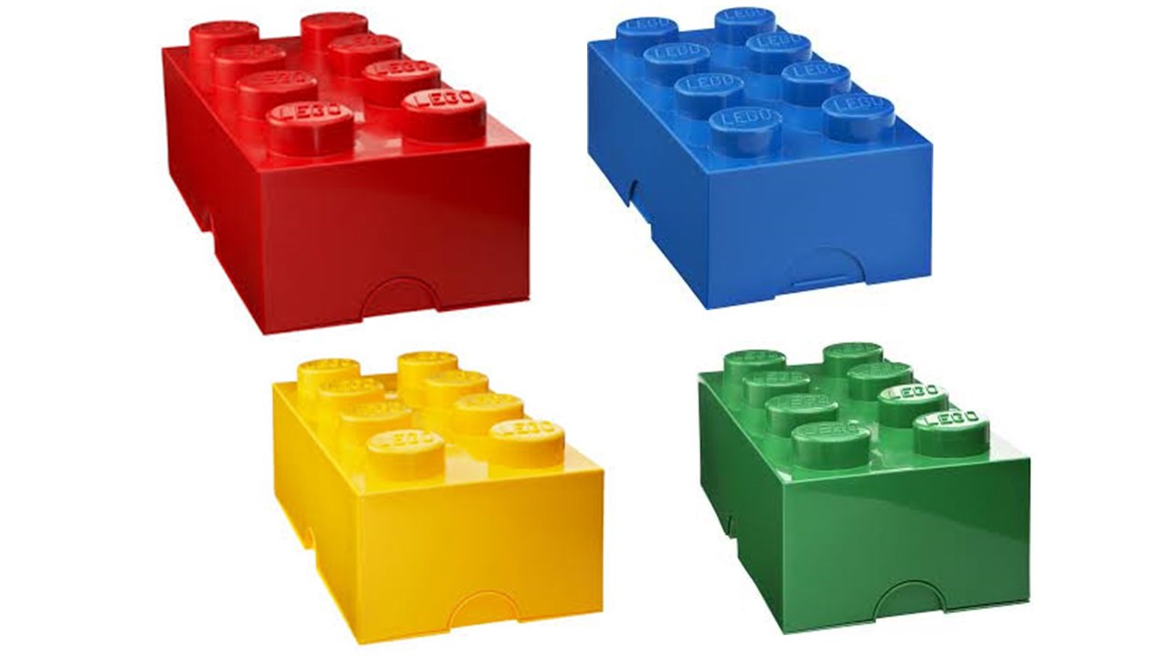 R&oslash;d, gr&oslash;nn, gul og bl&aring; legokloss