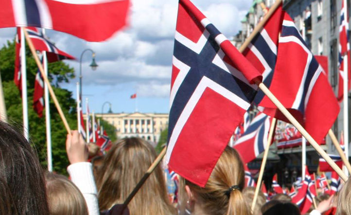 17. mai tog Karl Johan.