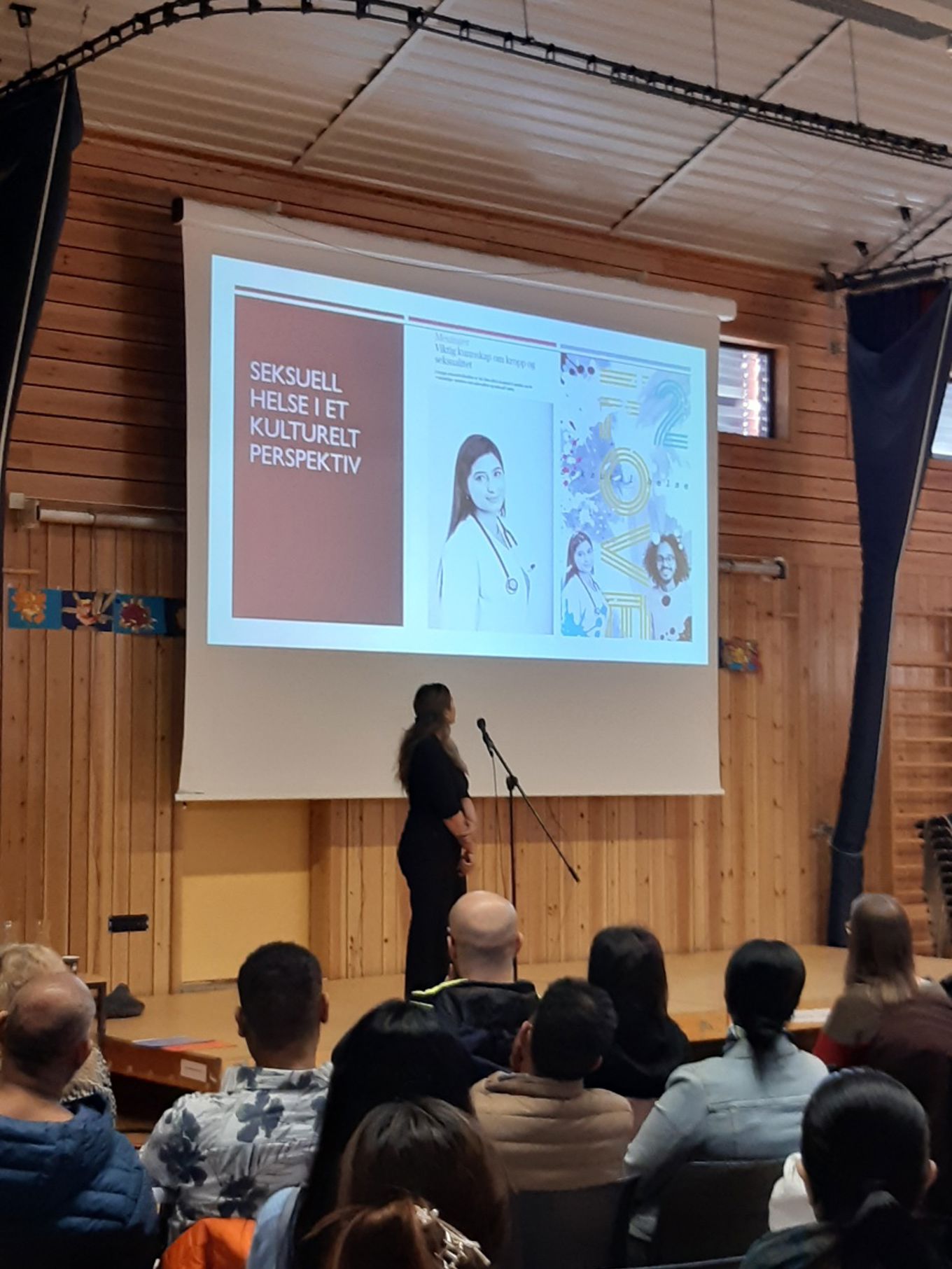 en person som holder en presentasjon