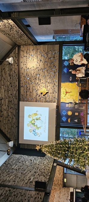 en gruppe mennesker i et rom